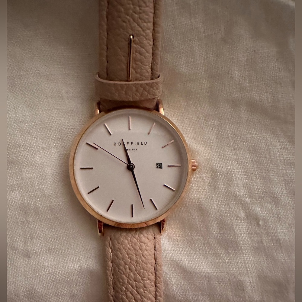 Rosefield “The September Issue” watch in light pink